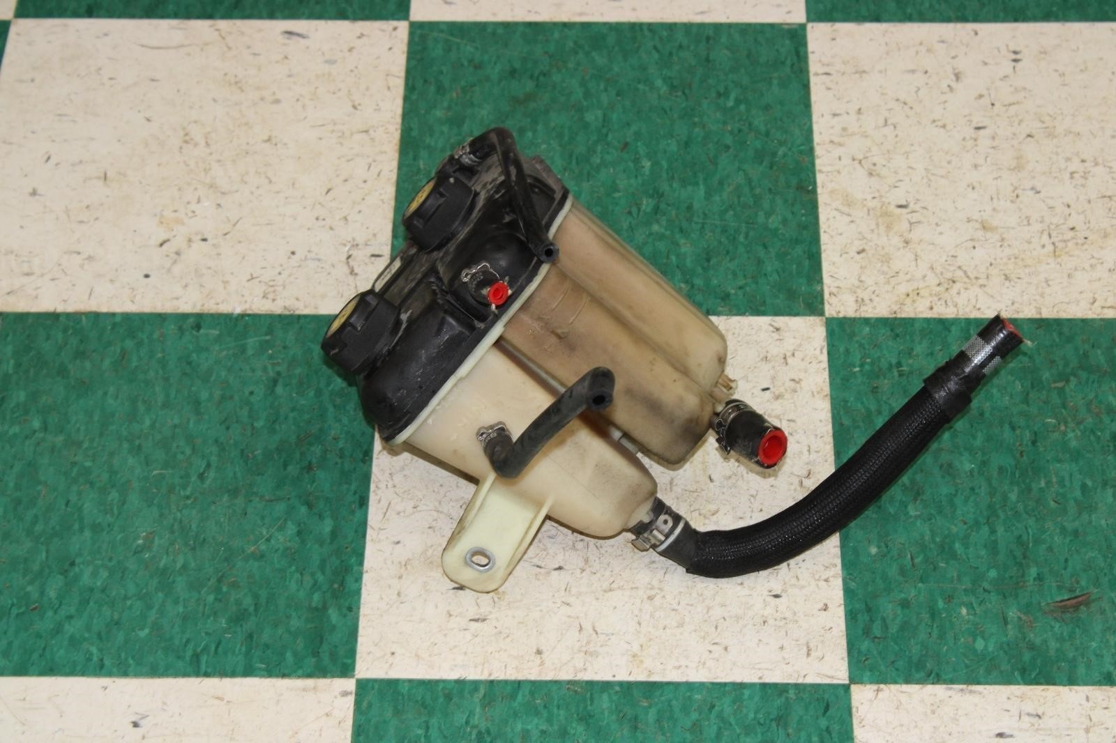 Maserati Ghibli 2014-2019 Coolant reservoir