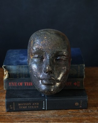 Vintage Studiokeramik Gesichtsmaske Skulptur schwarz glasiert brutalistisch Wandbild 19 cm