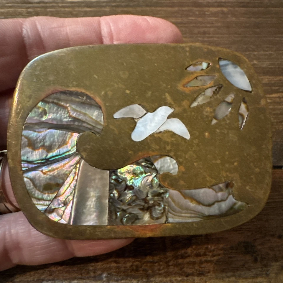 Hebilla de cinturón de latón madreperla abulón vintage onda pájaro sol hecho en México Foto 4 de 4