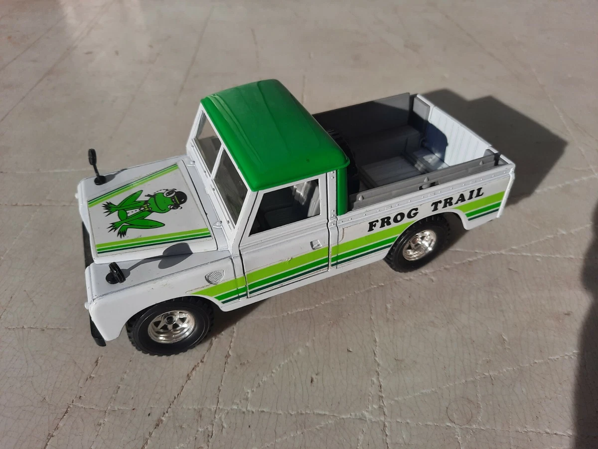 Burago BBurago Land Rover Frog Trail 1 24
