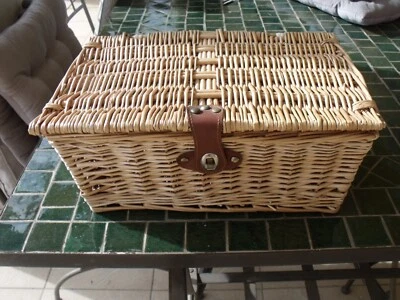 ANCIEN PANIER EN OSIER ART POPULAIRE - Photo 1/4