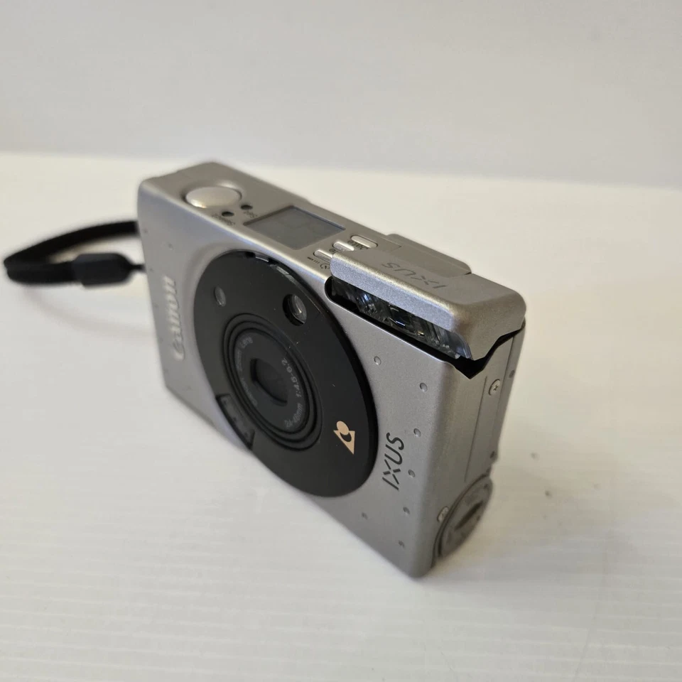 Canon IXUS APS Film Camera w/ Case & Manual – Powers On, Flash Sticks - Image 3 of 4