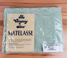 MATELASSE Scalloped Edge THE COMPANY STORE Cotton KING Sham CELERY 20”x 36” NEW