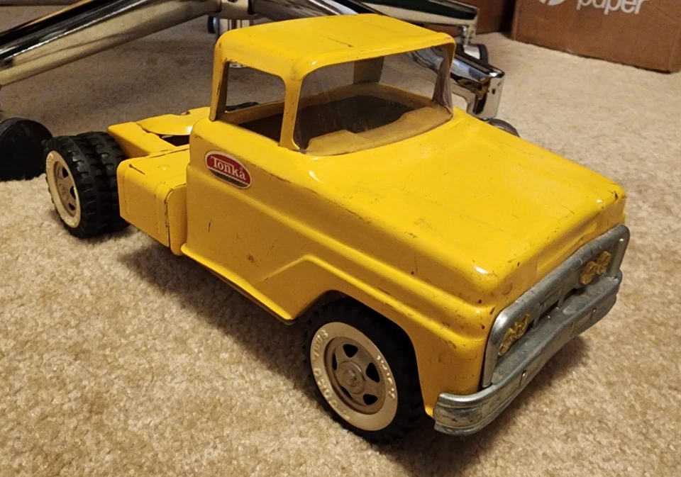 Transportador de coche Tonka vintage años 60 camión amarillo juguete de acero prensado usado Foto 4 de 4