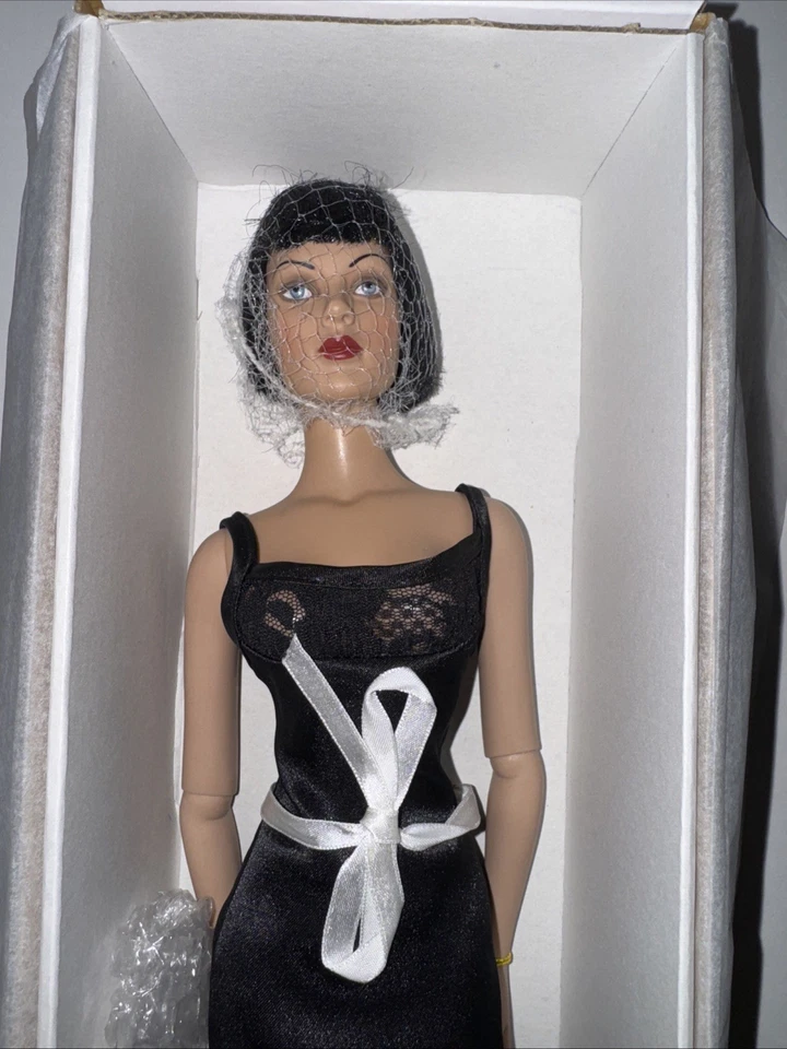 Tonner doll CHICAGO MUSICAL Velma Kelly Basic 2003 NRFB - Image 3 of 4