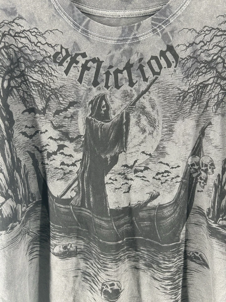 Camisa Affliction Gris Cemento Río Estigia Parca Años 2000 Para Hombre XL DE COLECCIÓN Foto 2 de 4
