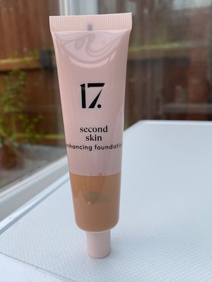 17. Second Skin Enhancing Foundation 004P 30ml Neu