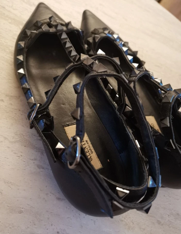 VALENTINO GARAVANI Rockstud zapatos planos de cuero punta Foto 3 de 4