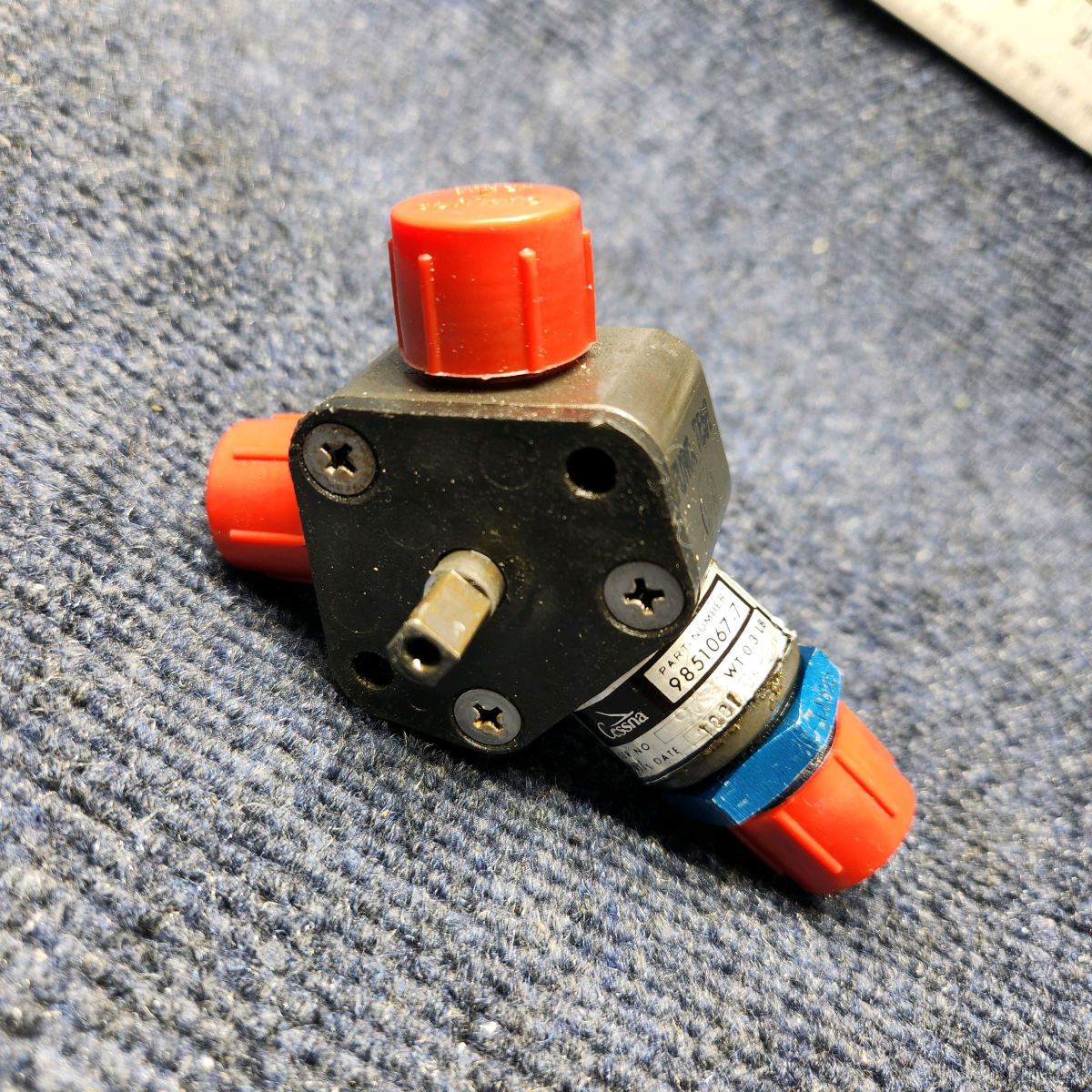 9851067-7 | CESSNA C172RG | FUEL SELECTOR VALVE ASSEMBLY | eBay