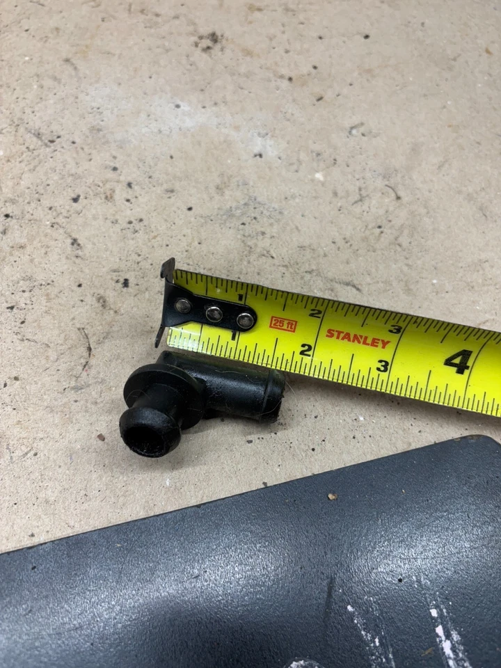 Ford Truck F150 F250 F350 1977 1978 1979 cubierta de válvula de limpieza de aire codo de plástico OE Foto 3 de 4