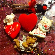 Children's vintage pins / brooches lot