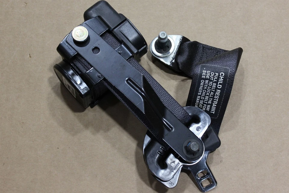 Retractor de cinturón de seguridad trasero Saturn serie S 99-02 21304492 ébano nuevo de fábrica OEM Foto 3 de 4