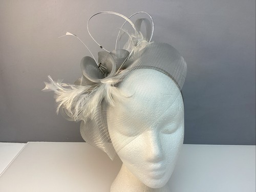 Hübscher Fascinator Silber Grau Hochzeit Rennen Brautmutter Damentag WA