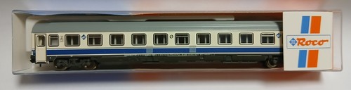 * C05 - Roco - ref.24351.1 - Coche 2ªclase RENFE B11x-10239 "Largo recorrido" | Zustand: Usado
