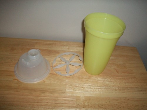 Tupperware Quick Shake Shaker Mixer Blender #844-15 Yellow 16oz-3Pc. NEW-Unused