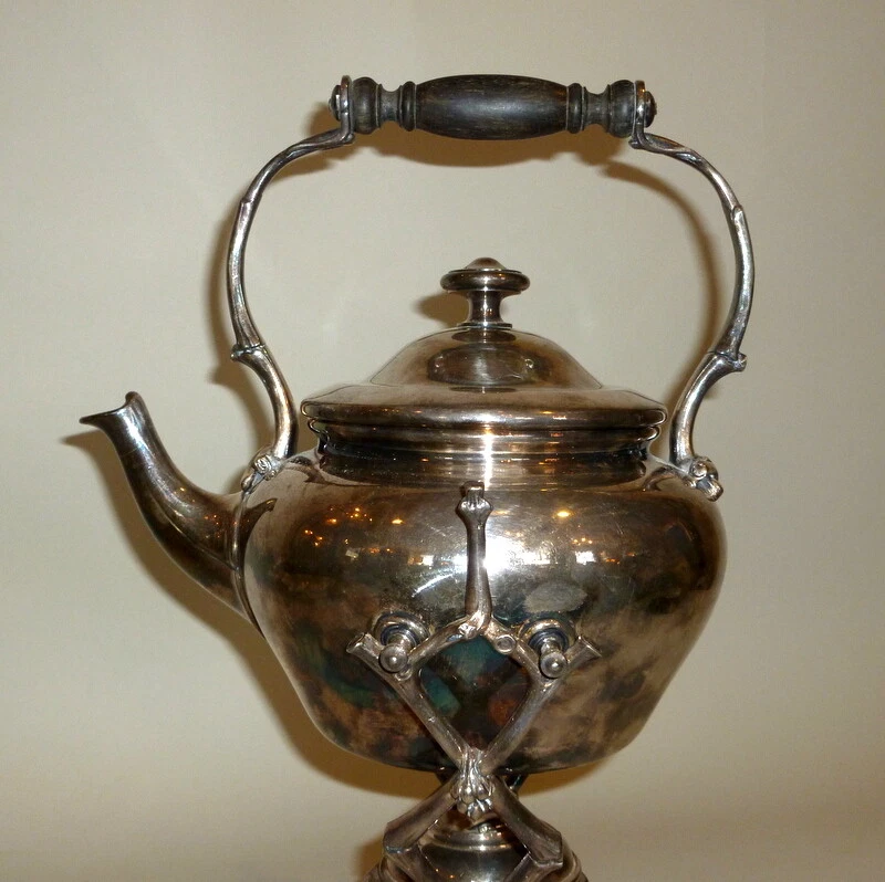 Antigua tetera CHRISTOFLE FRANCIA plateada inclinable uva y vid hotel FRANKFURT Foto 3 de 4