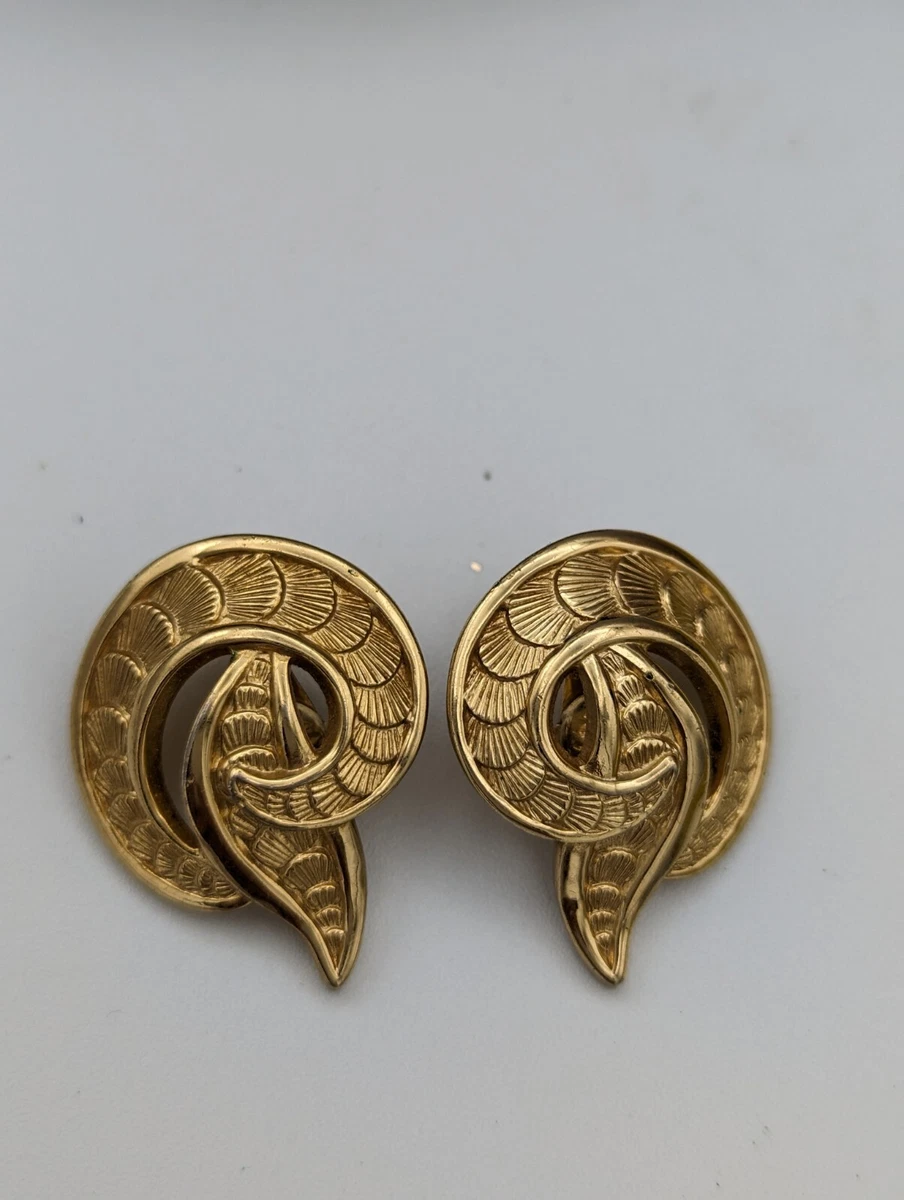 Vintage Monet Patd. Signed Gold Tone Clip On Earrings