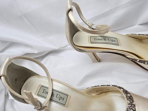 -Touch Ups- Size 9 M Bridal White Satin Ankle Strap Pump 3" Heels Pre-Owned - Picture 4 of 10