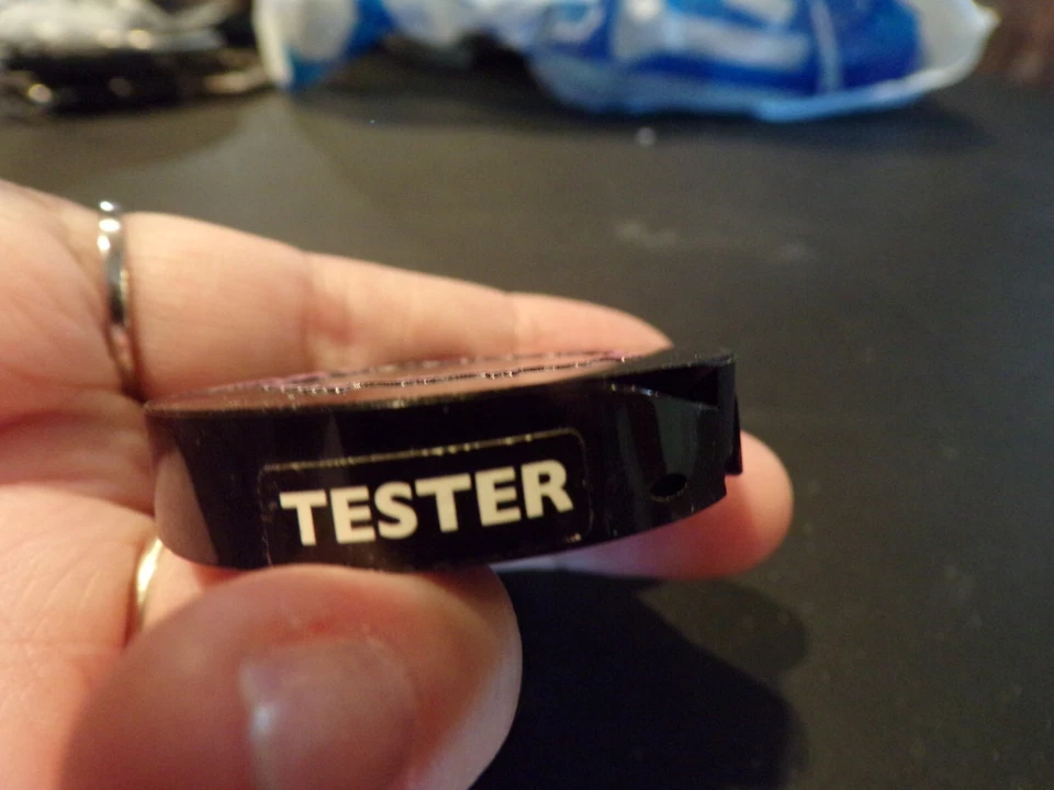 NUEVO Probador de sombra de ojos intensa DEMASIADO CARA DIJES DE LA SUERTE 2,5 g nunca usado sin caja B737 Foto 3 de 4