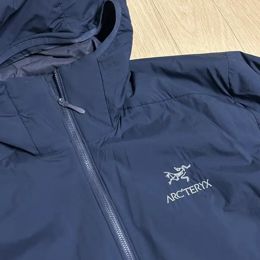 Arc'teryx Atom LT Hoodie Black Sapphire XL Outdoor Jacket thumbnail 6