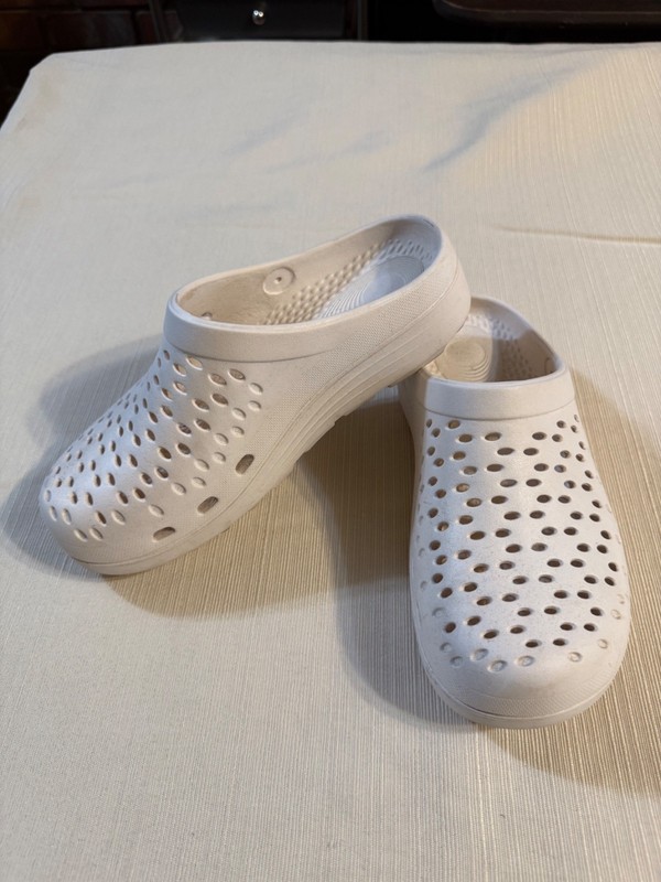 REVITALIGN ORTHOTIC PERFORATED RECOVERY CLOGS FUSION VITALITY WOMEN 6 WHITE