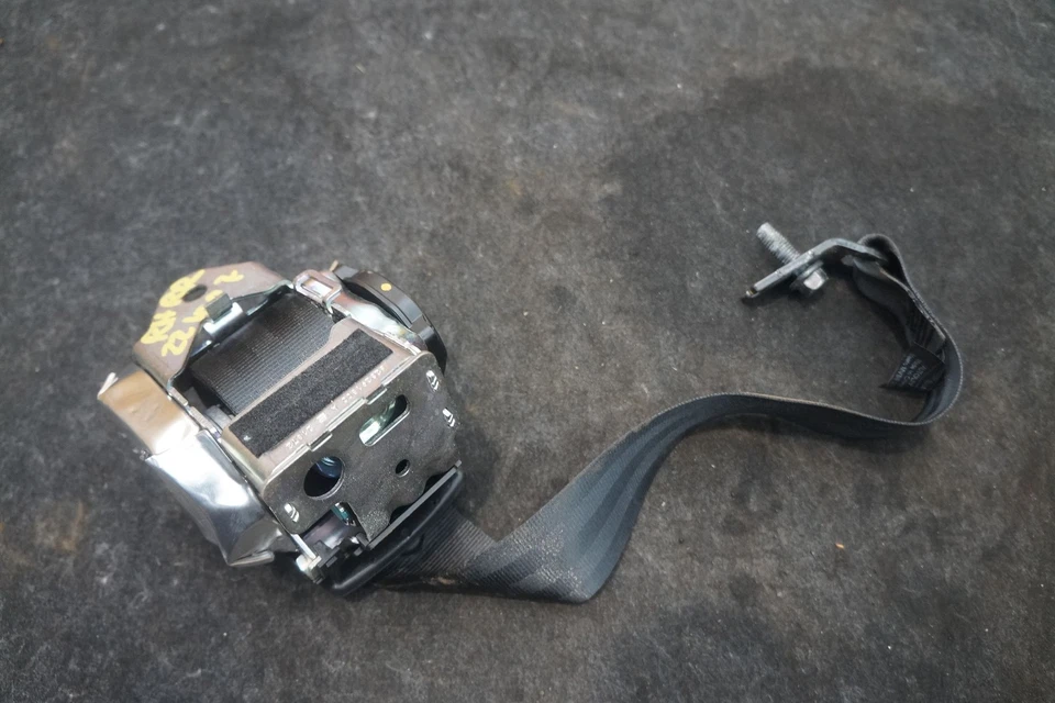 Retractor de cinturón de seguridad exterior trasero derecho o derecho 39836046 OEM Volvo S90 V90 2017-21 Foto 2 de 3