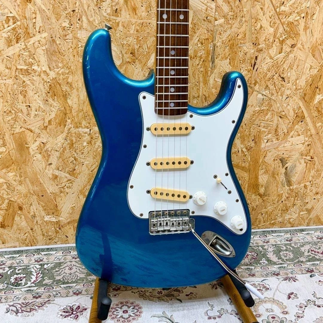 Preços baixos em Fender Squier Stratocaster Japão | eBay