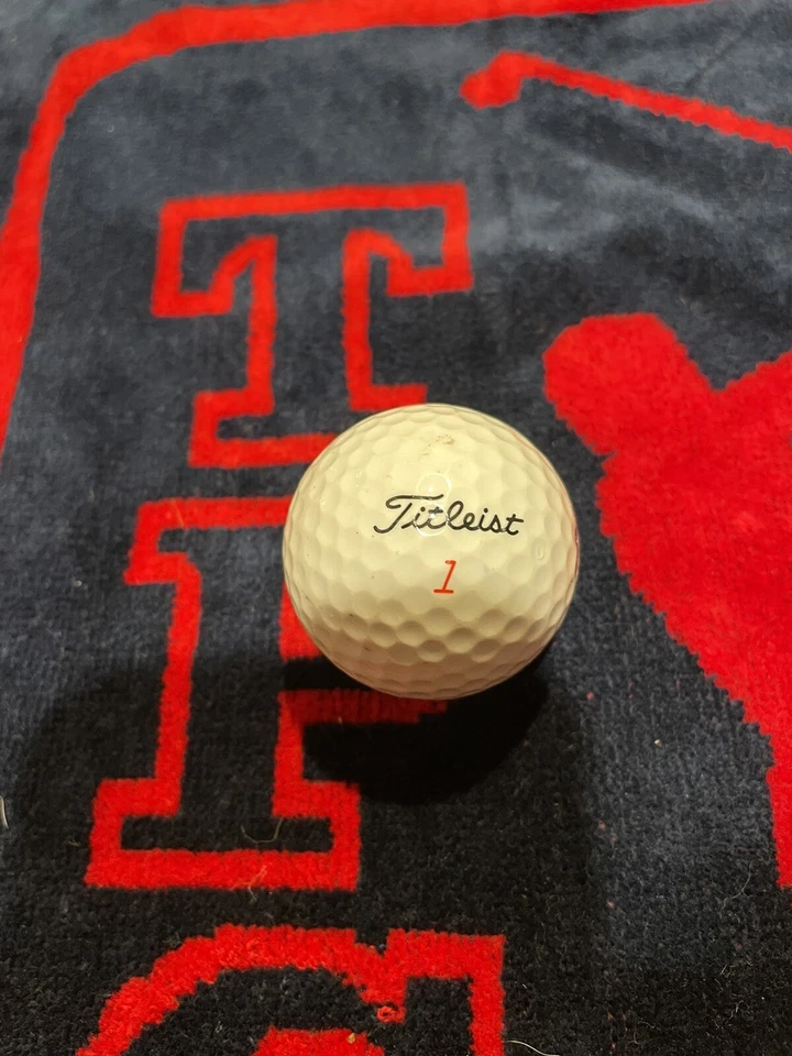 Bola de golfe colecionável 1999 US Open Pinehurst #2 Titleist AA (áspera) - Imagem 2 de 4