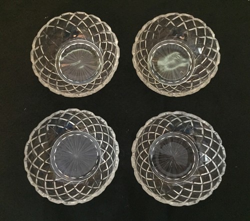 Four Vintage Anchor Hocking Diamond Glass bowls 5 X 2 Clear - Picture 3 of 5