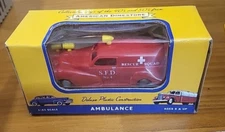 Vintage 40's American Dimestore 1:43 Scale Deluxe Plastic Ambulance #30002