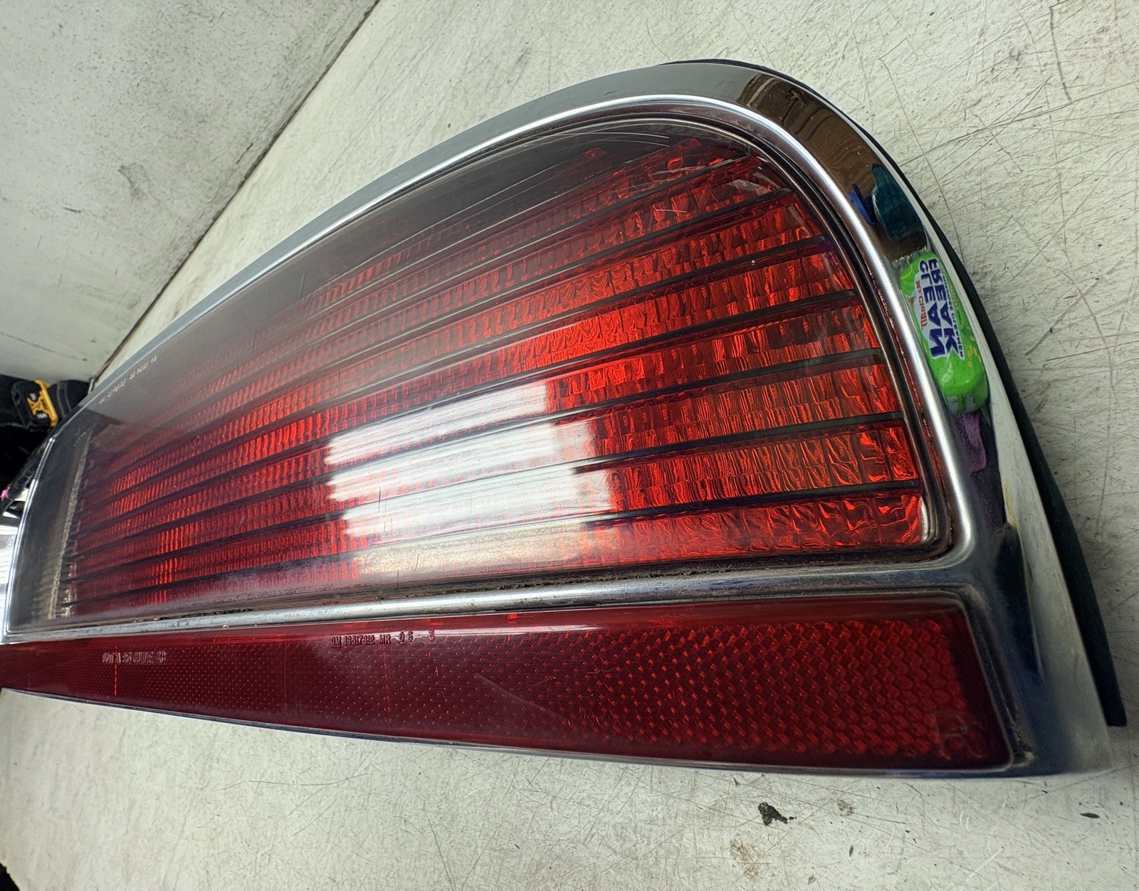 *91 -96 RARE Buick Park Avenue ULTRA Trunk Mounted Center Tail Light Panel J236