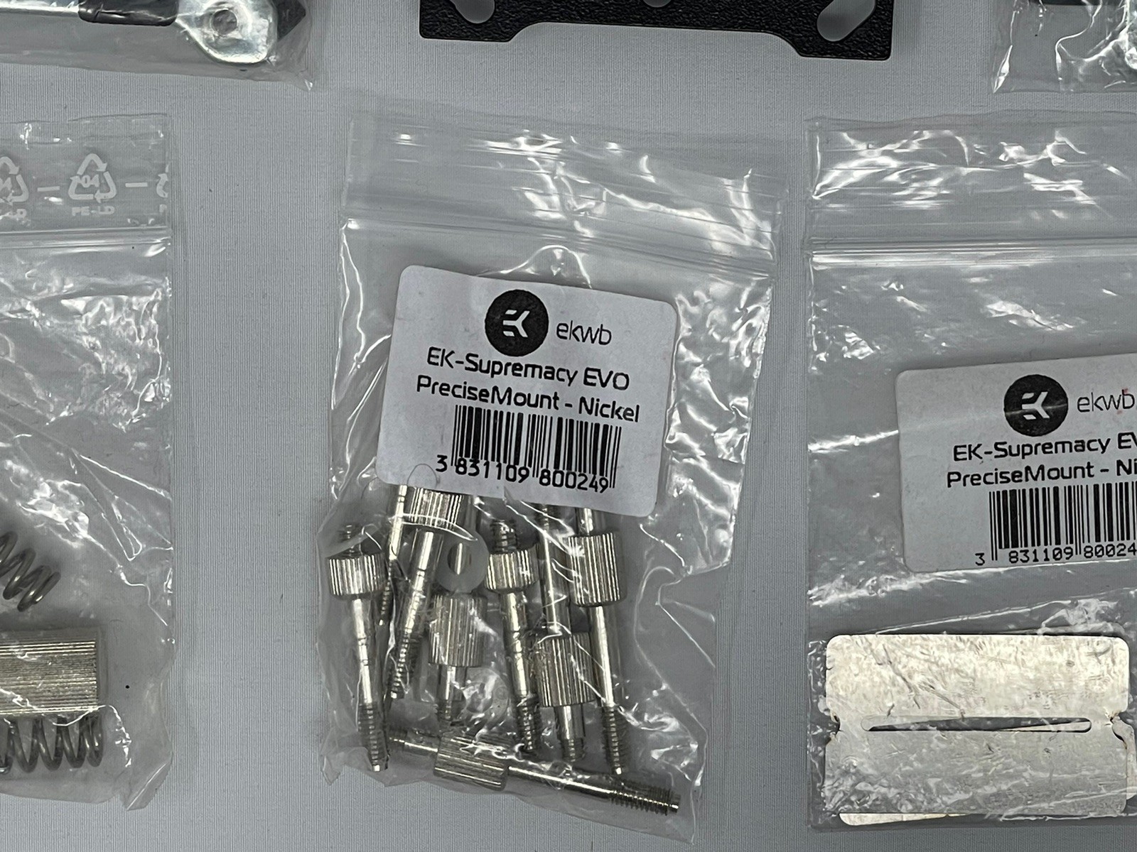 EK Supremacy EVO water cooler cpu block With Am4 Mounting Hardware