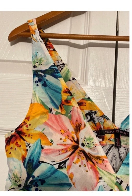 UNDERCOVER Victoria’s Secret Maxi Sleeveless Colorful Dress Gown Size Small