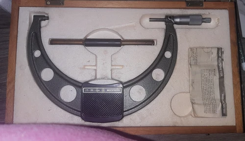 Mitutoyo 103-144 Ratcheting Micrometer 175-200 mm Range. .01 mm with wooden case