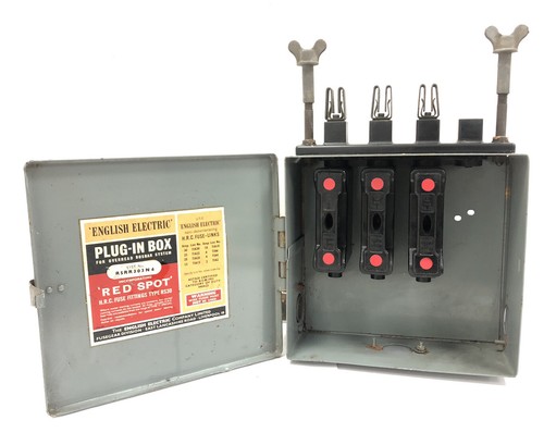 Englischer Elektro Steckkasten RS30 30Amp Sicherungsträger dreipolig RED SPOT