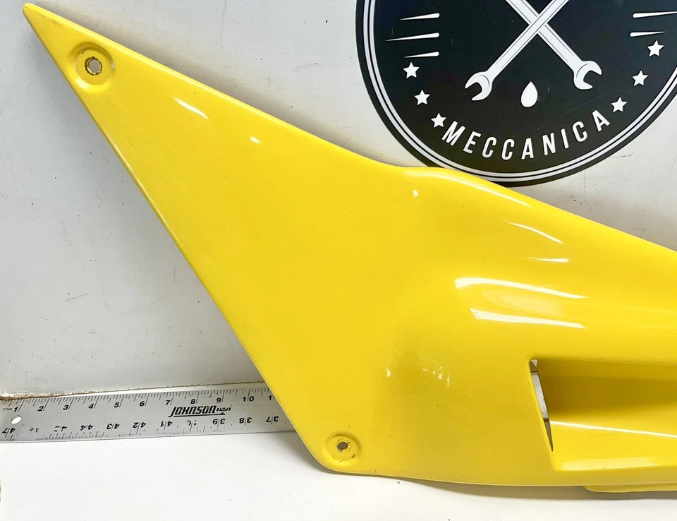 Panel de carenado trasero izquierdo genuino Ducati 851 Strada 48230061A grietas amarillas Foto 2 de 4