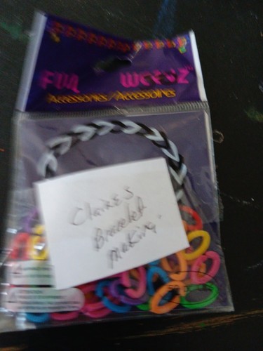 Claire's kleine bunte Kunststoff Glieder Herstellung Armbänder - Bild 5 von 5