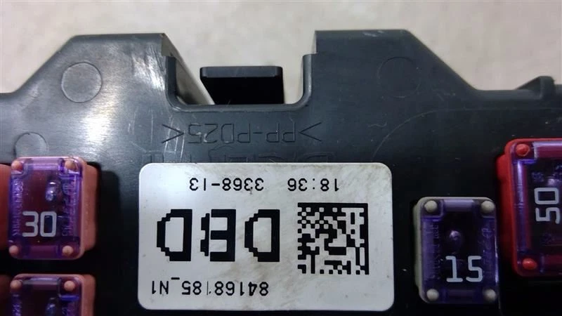 Chevrolet Colorado 2017-2019 caja de fusibles interior del motor 84168185 Foto 3 de 4