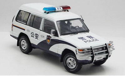 SunYork 1/18 Scale Mitsubishi PAJERO V31 Police Car Diecast Car