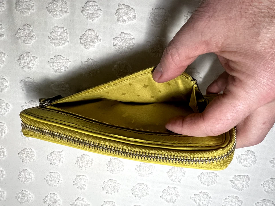 FOSSIL LEATHER Zip Wallet Purse Clutch Mustard Yellow Flower Applique - w/TAG - Image 3 of 4