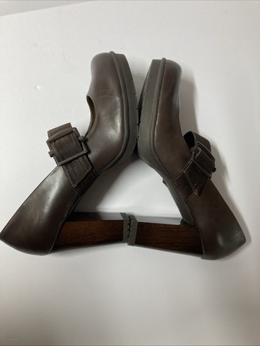 Kenneth Cole reaction brown leather heels with strap Size 7 1/2 M 4” Heels - Picture 6 of 11