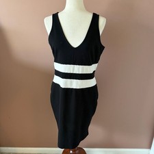 Guess Sleeveless V-Neck Colorblock Sheath Dress Black White Size XL