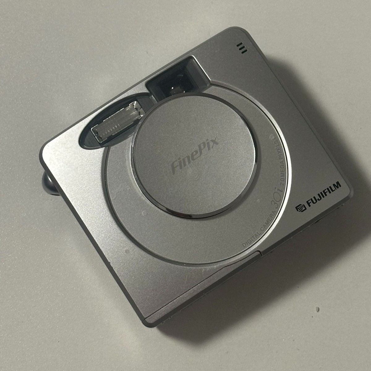 Fujifilm FinePix 30i Digital Camera 2.0 MP Built-in Flash with