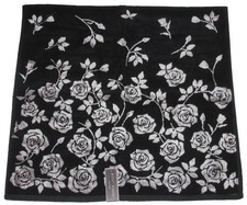 Toalla de baño decorativa de terciopelo negro rosas brillantes Betsey Johnson Rose Garden nueva con etiquetas