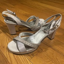 Mudd Vintage y2k Silver Gray Strappy buckle high heel sandals heart detail 8.5