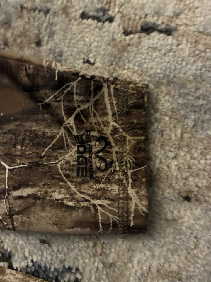 Realtree Men's Longe Sleeve Shirt Camouflage Hunting - Image 2 of 4