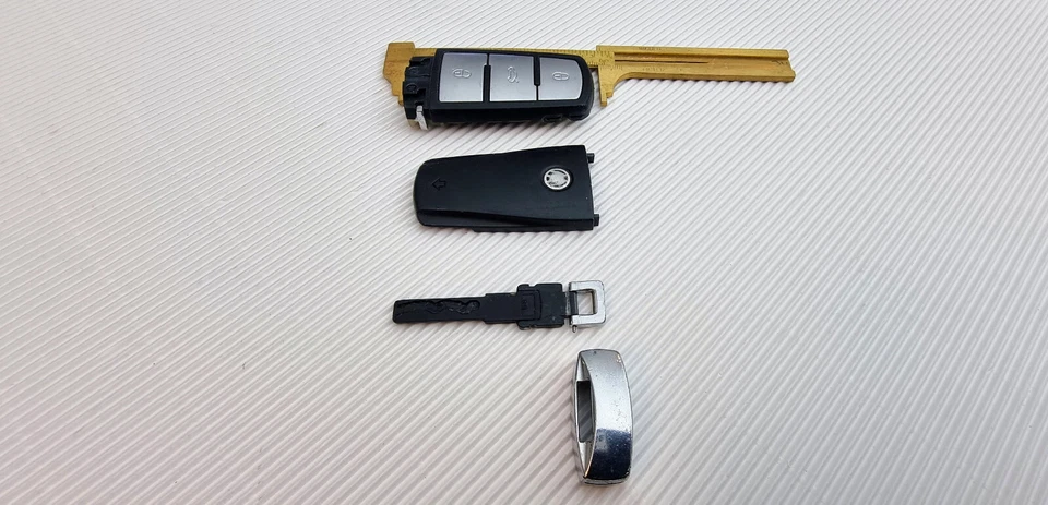 Llave inalámbrica original VW Passat 3C Hella 3 botones 434 MHz, HLO 3C0959752AD Foto 3 de 4