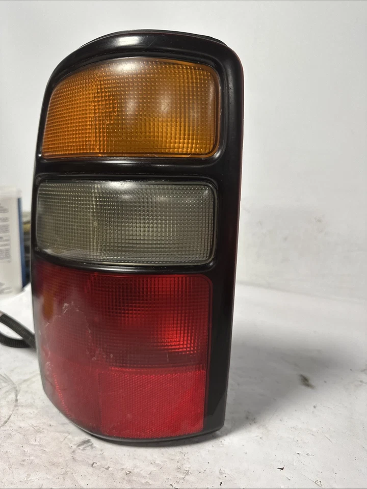 04-06 Chevy Tahoe Suburban GMC Yukon XL Driver Left Tail Light OEM N5 Foto 4 de 4