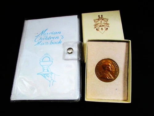 VTG Pope Paul VI Medallion Children's Prayer Communion Book Catholic Religion