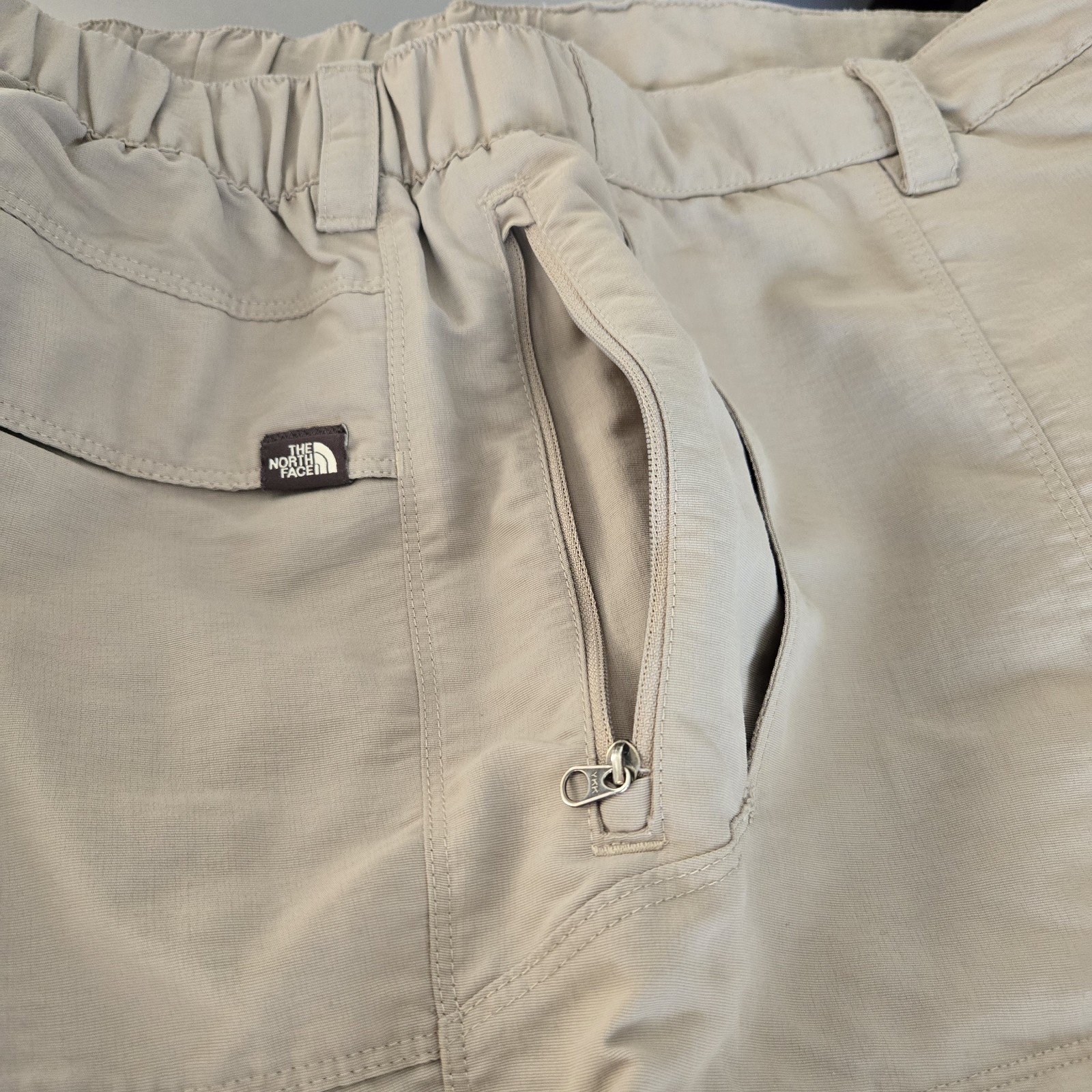 The North Face Convertible Hiking Pants Mens XL Zip Off Khaki Beige Small Flaw thumbnail 12
